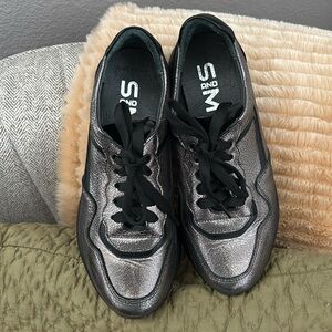 S and M women shoes